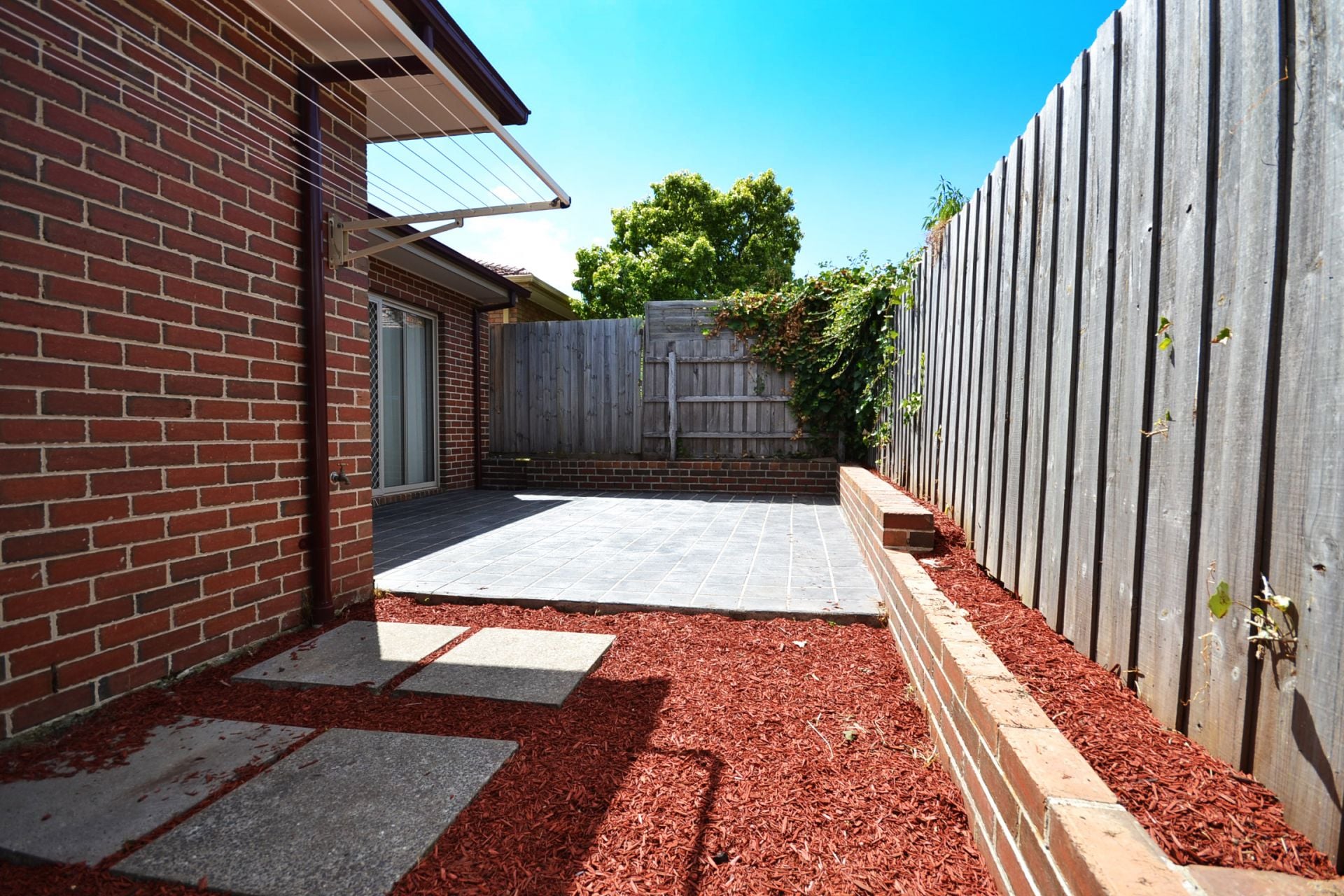 BRIGHT, SPACIOUS & IMMACULATLEY PRESENTED