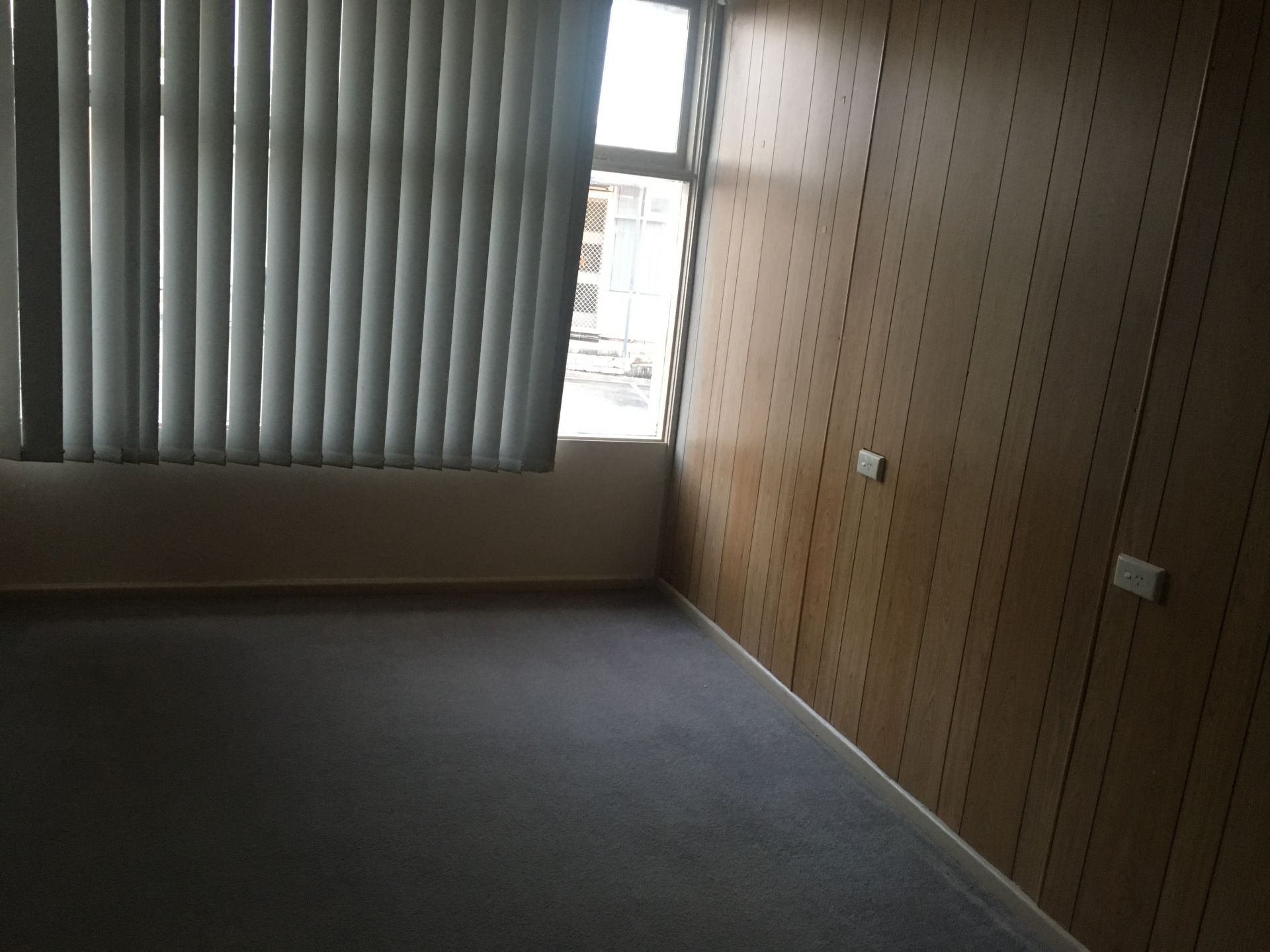 TIDY UNIT FOR LEASE!