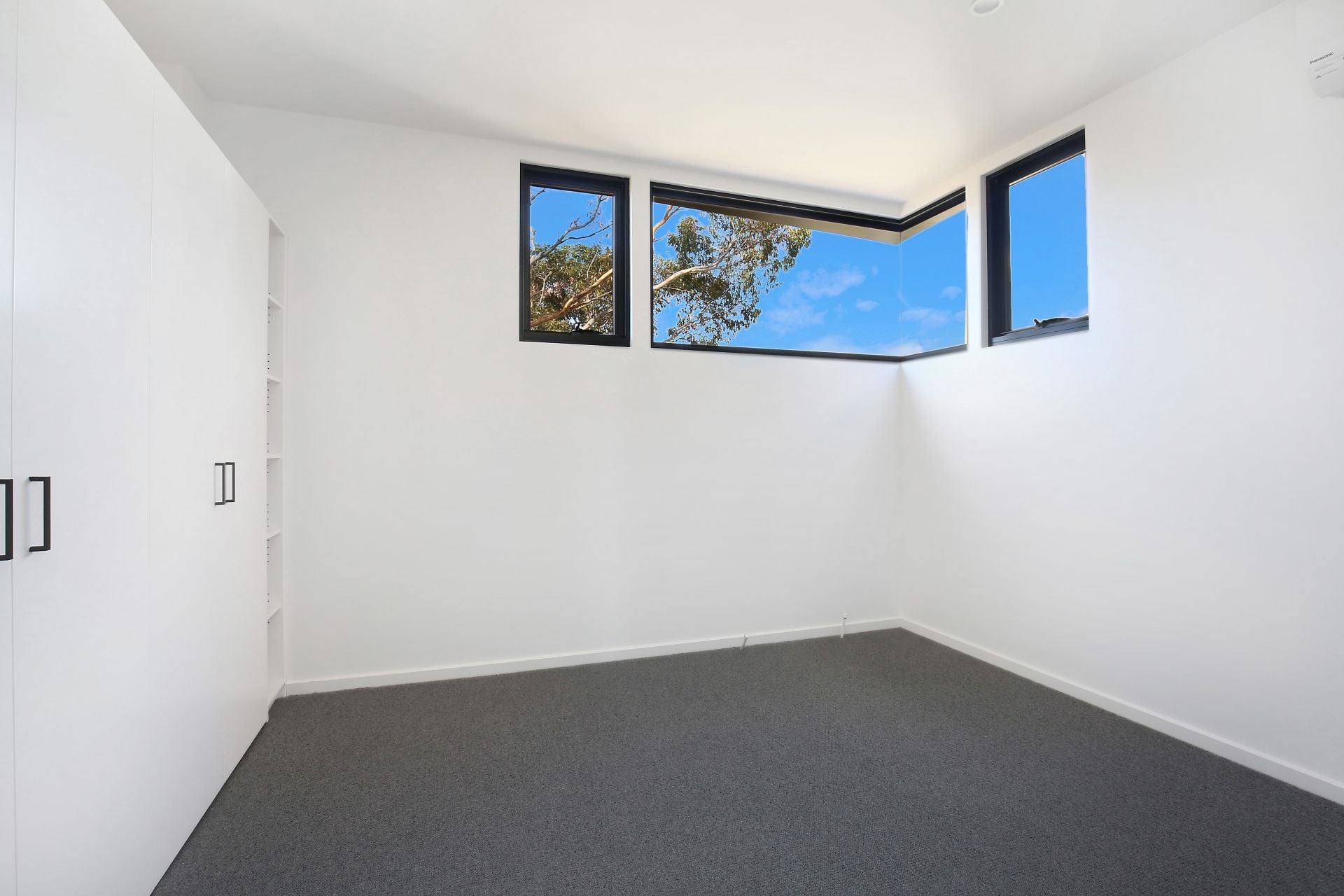 Design-Infused Townhouse In Prime Westgarth Locale!