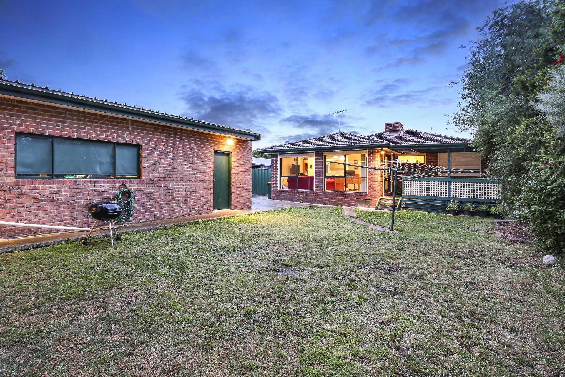 4 Car Garage On 624sqm - Seize This Significant Opportunity!