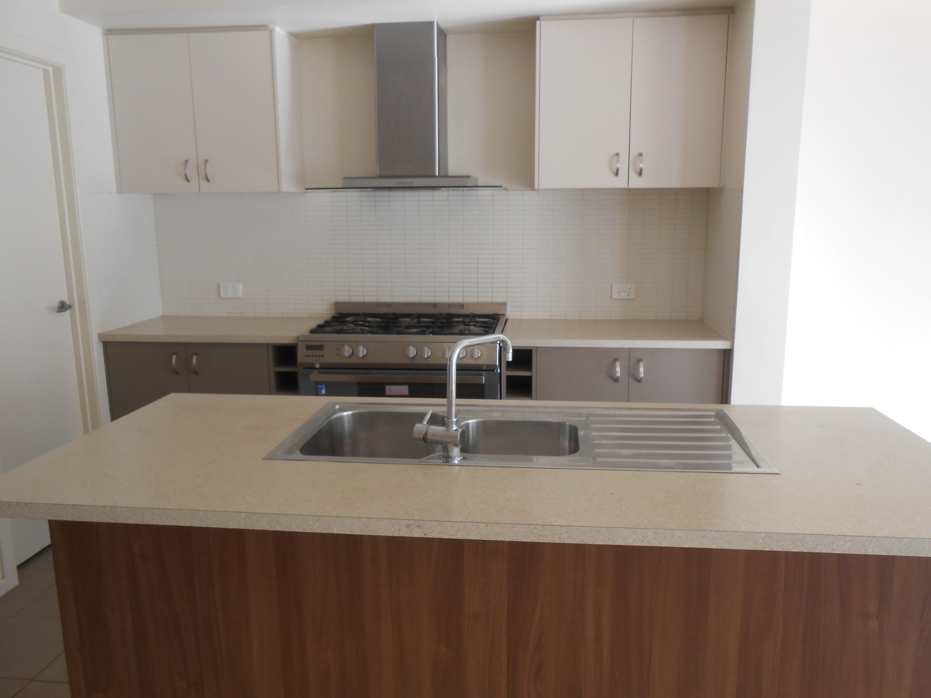 Stylish Living, Gardener Included!