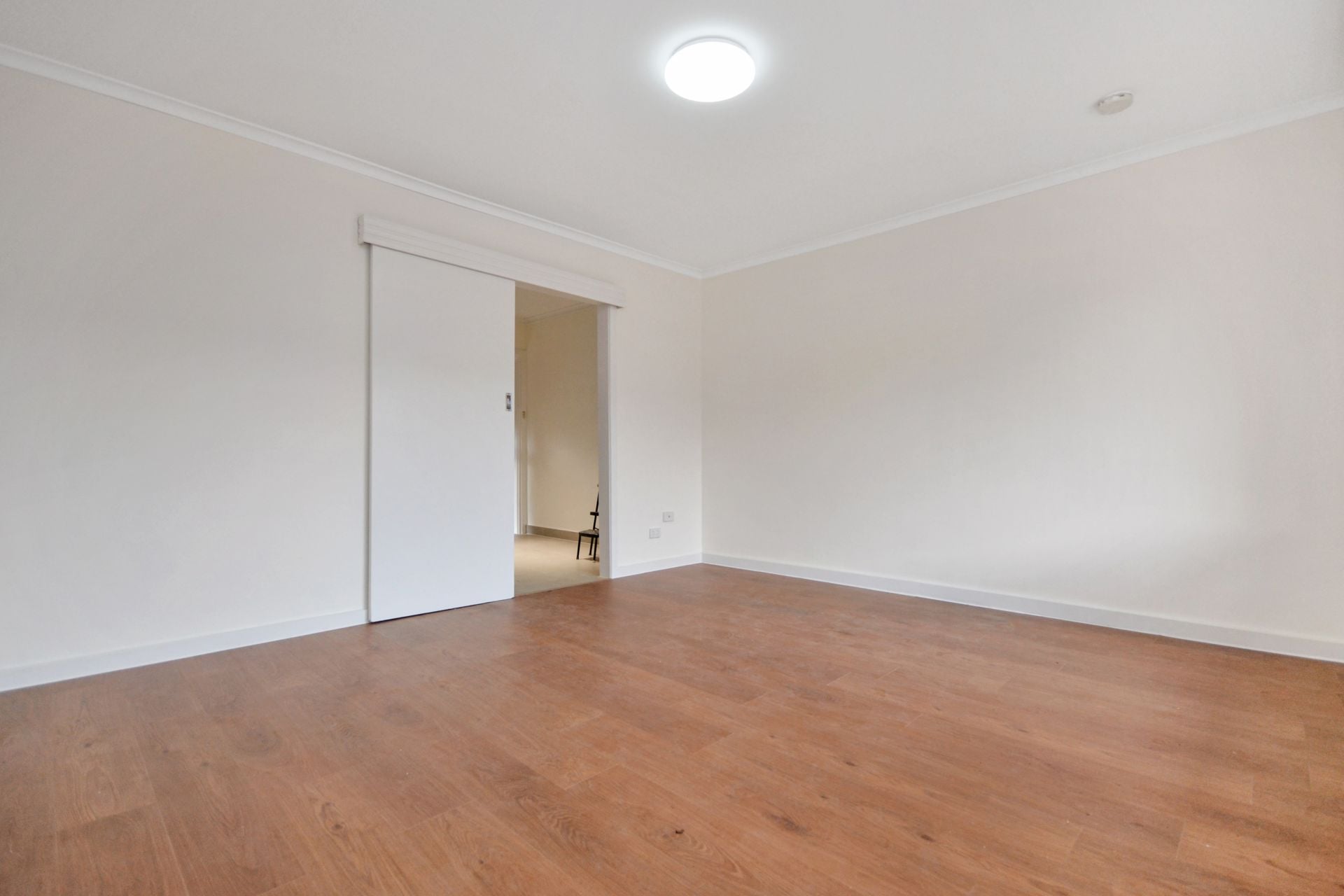 CUTE, COMFORTABLE AND CONVENIENTLY LOCATED