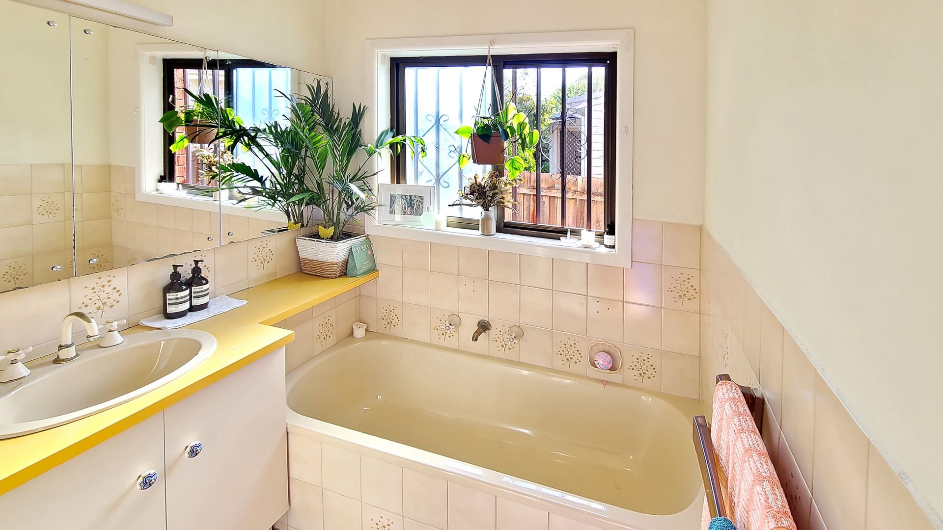 CHARMING TWO BEDROOM DELIGHT!