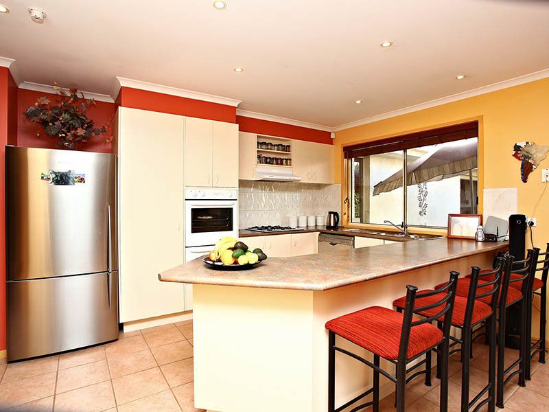 52 Chisholm Drive, Caroline Springs - Thumbnail 3