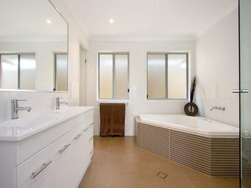 82 Botanical Circuit BANORA POINT NSW, Banora Point - Thumbnail 4