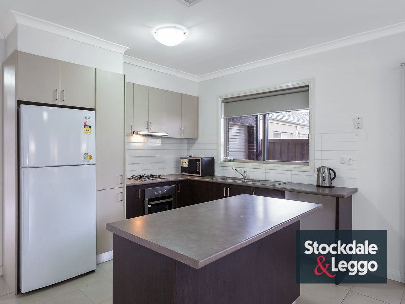 24 Chamonix Parade SOUTH MORANG, South Morang - Thumbnail 5