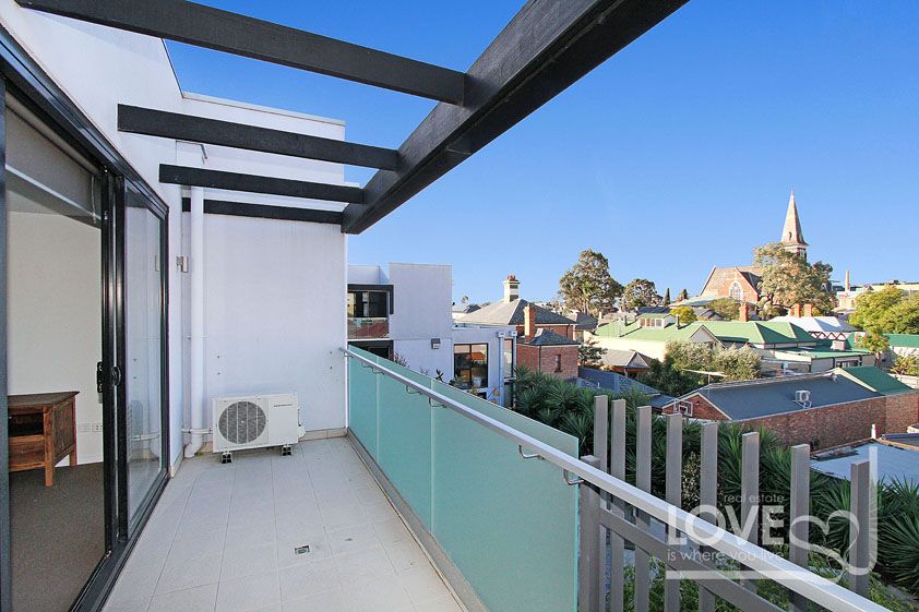 2 BEDROOMS, 2 BATHROOMS... THE PERFECT COMBINATION