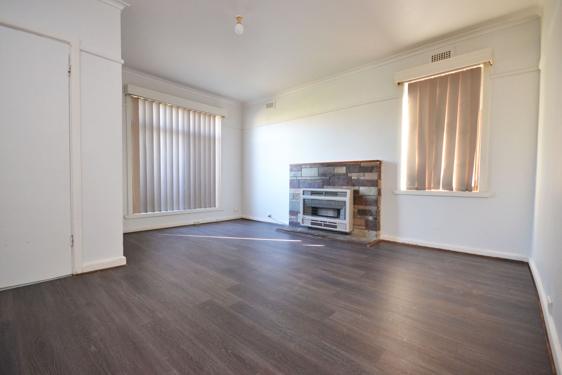 FABULOUS LOCATION & PRICED TO PLEASE