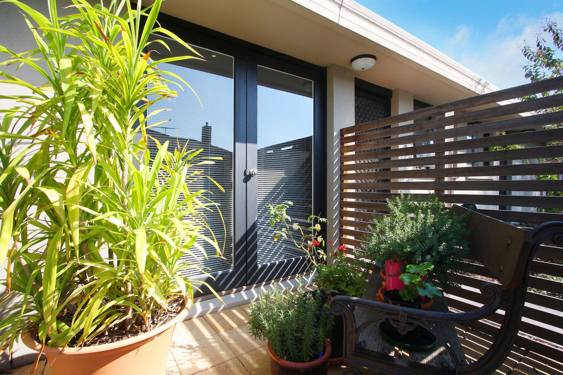 Perfectly refurbished with two courtyards!