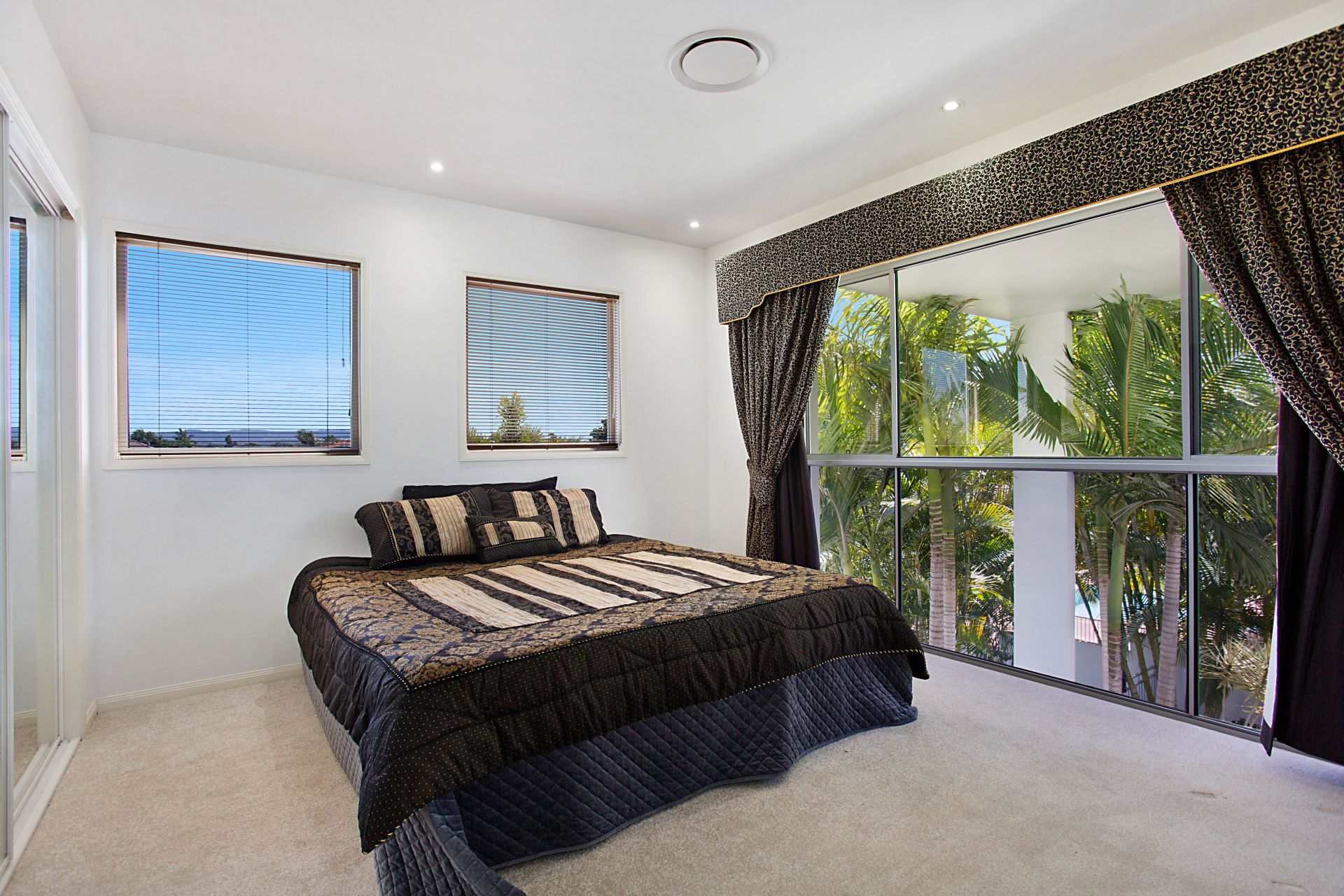 49 Sir Bruce Small Boulevard Benowa Waters QLD, Benowa Waters - Thumbnail 8