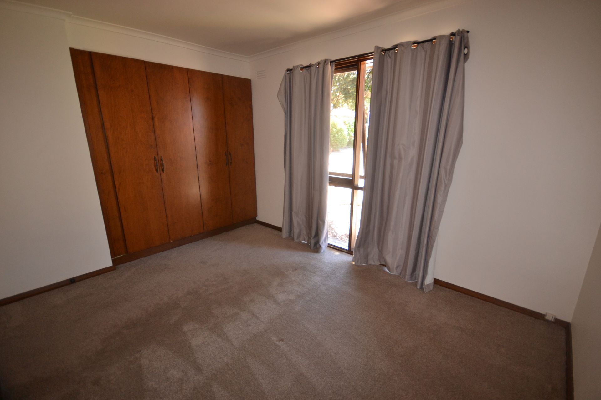 LARGE THREE BEDROOM RENOVATED UNIT IN GREAT LOCATION