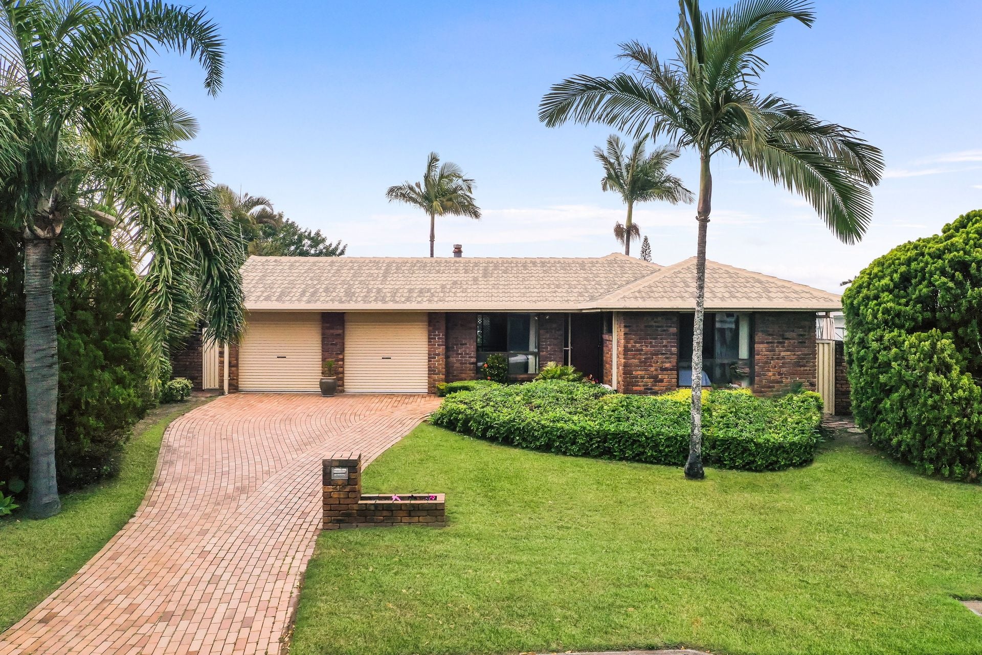 28 Honeyeater Drive Burleigh Waters QLD, Burleigh Waters - Thumbnail 2