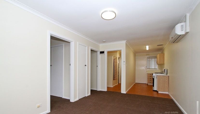 NEAT, TIDY & WELL LOCATED!
