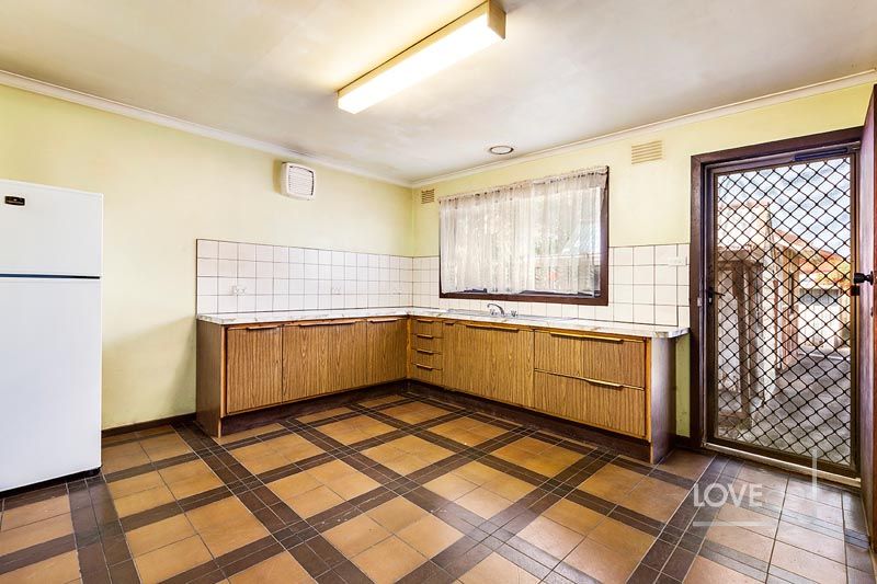 IT'S NOT THE PRETTIEST HOUSE IN THE STREET BUT IT'S CHEAP!