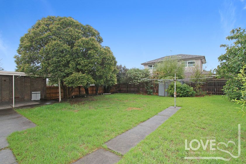 The perfect Kew home in the perfect Kew position! 
* 6 Month Lease*