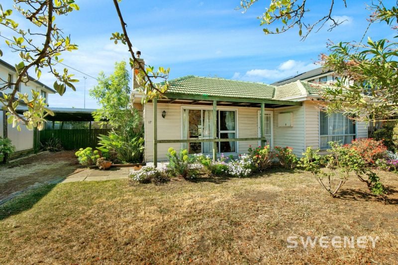 17 Stirling Avenue, Seaholme - Thumbnail 2