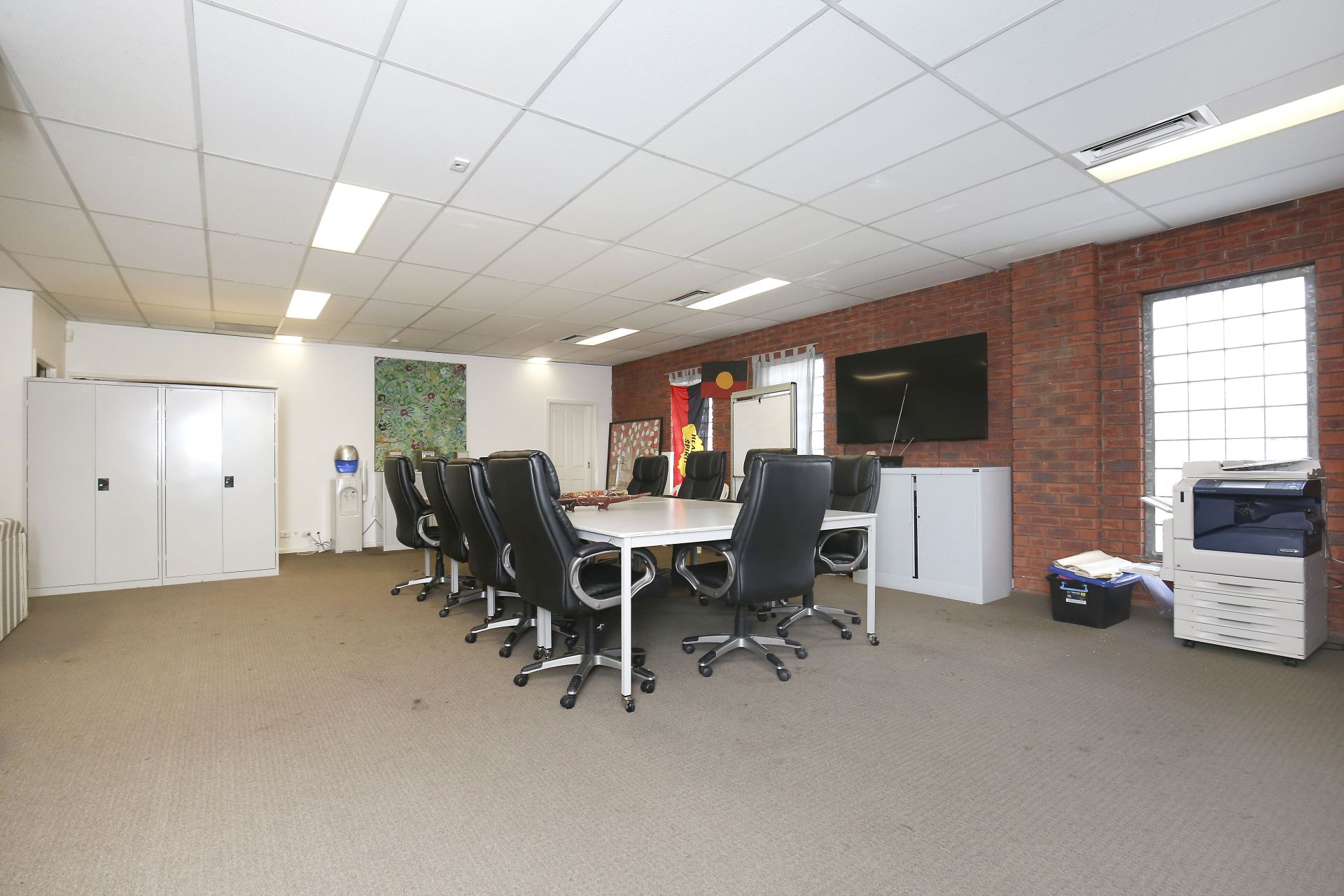 GROUND FLOOR OFFICE IN PRIME LOCATION