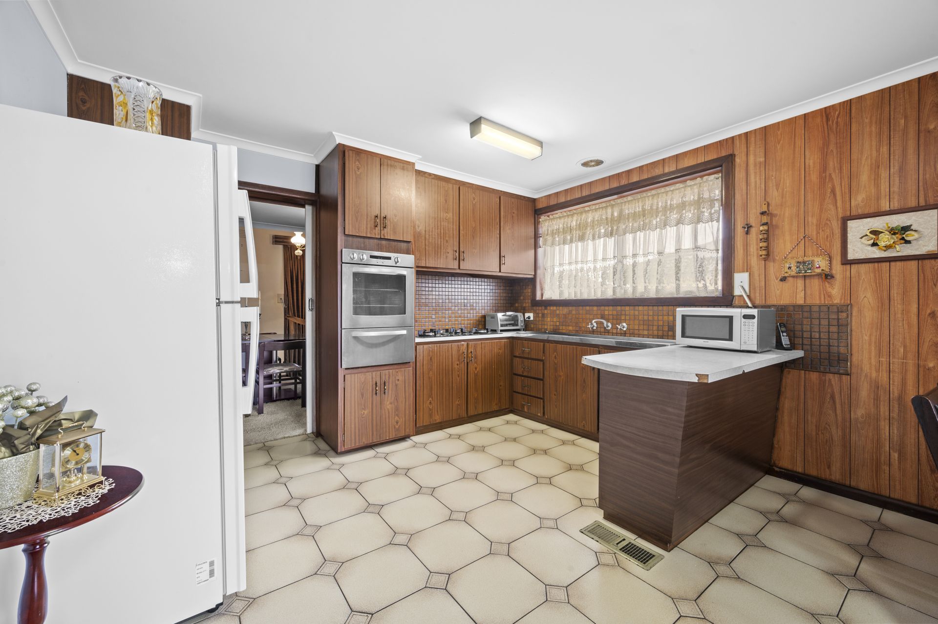 SUBSTANTIAL FAMILY HOME - 4 BEDROOMS, 2 BATHROOMS