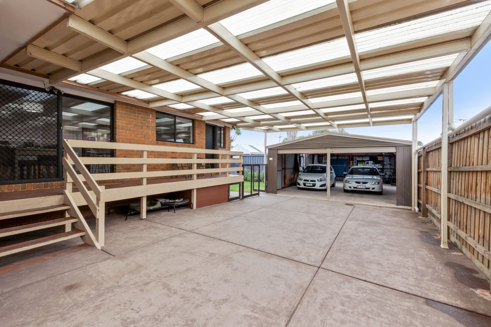 SPACIOUS FOR THE WHOLE FAMILY AND TRADIE