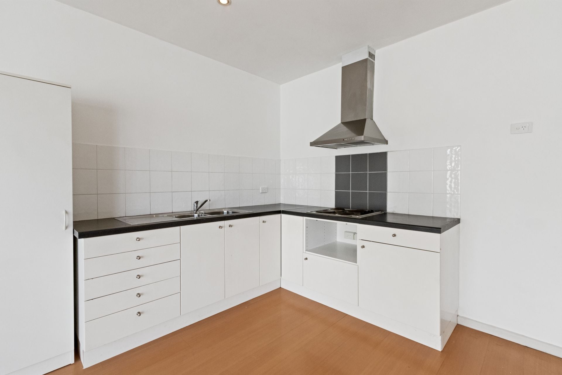 MODERN APARTMENT IN IDEAL LOCATION!