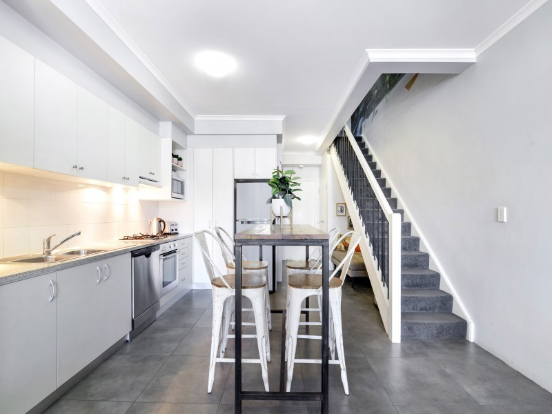 421/221 Sydney Park Road, ERSKINEVILLE, Erskineville - Thumbnail 3