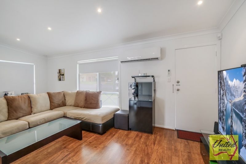 25 McIntosh Street, The Oaks United Realty