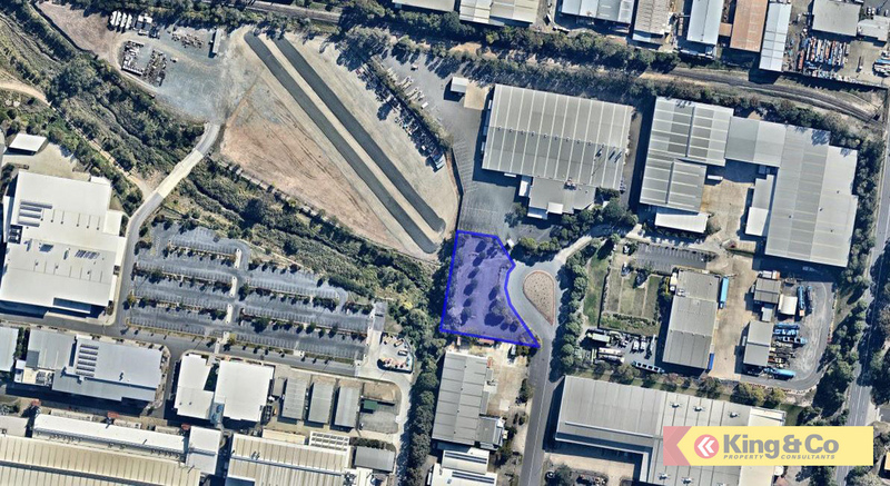 FANTASTIC YARD / STORAGE OPPORTUNITY