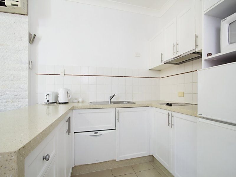 432/99 Griffith Street 'Calypso Plaza' COOLANGATTA QLD, 'Calypso Plaza' Coolangatta - Thumbnail 8