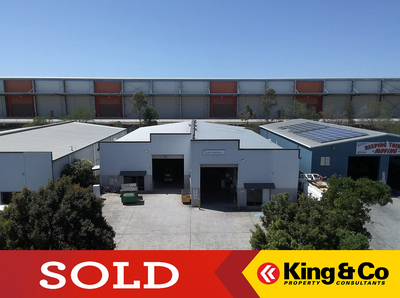 VERSATILE FREESTANDER – CAN BE SPLIT!