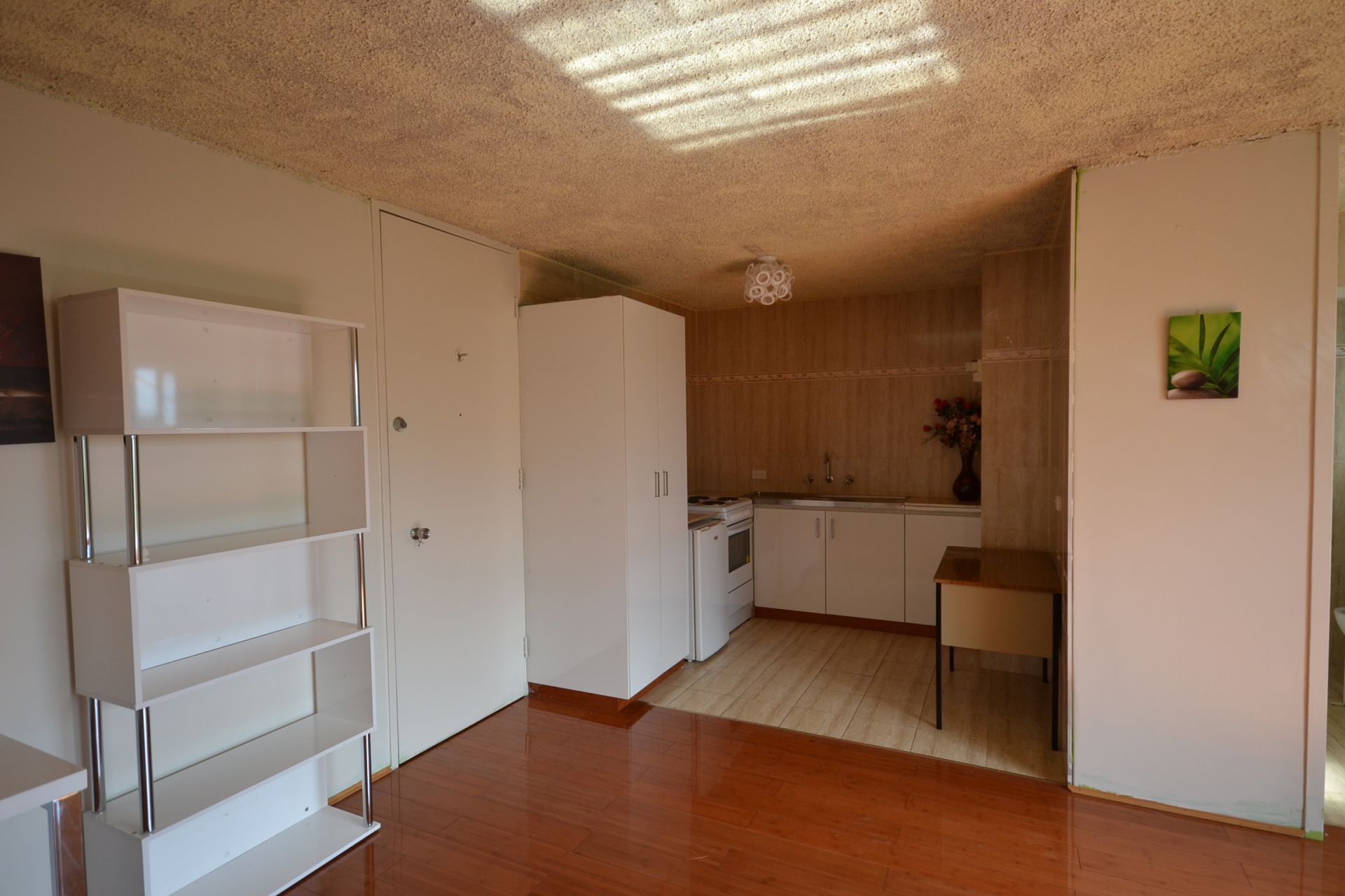 STUDIO WITHIN WALKING DISTANCE TO HIGH STREET AND PRESTON MARKET!