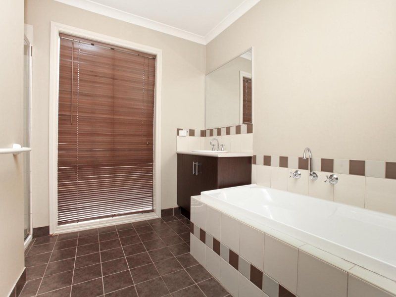 50 Edgbaston Parade, Caroline Springs - Thumbnail 8
