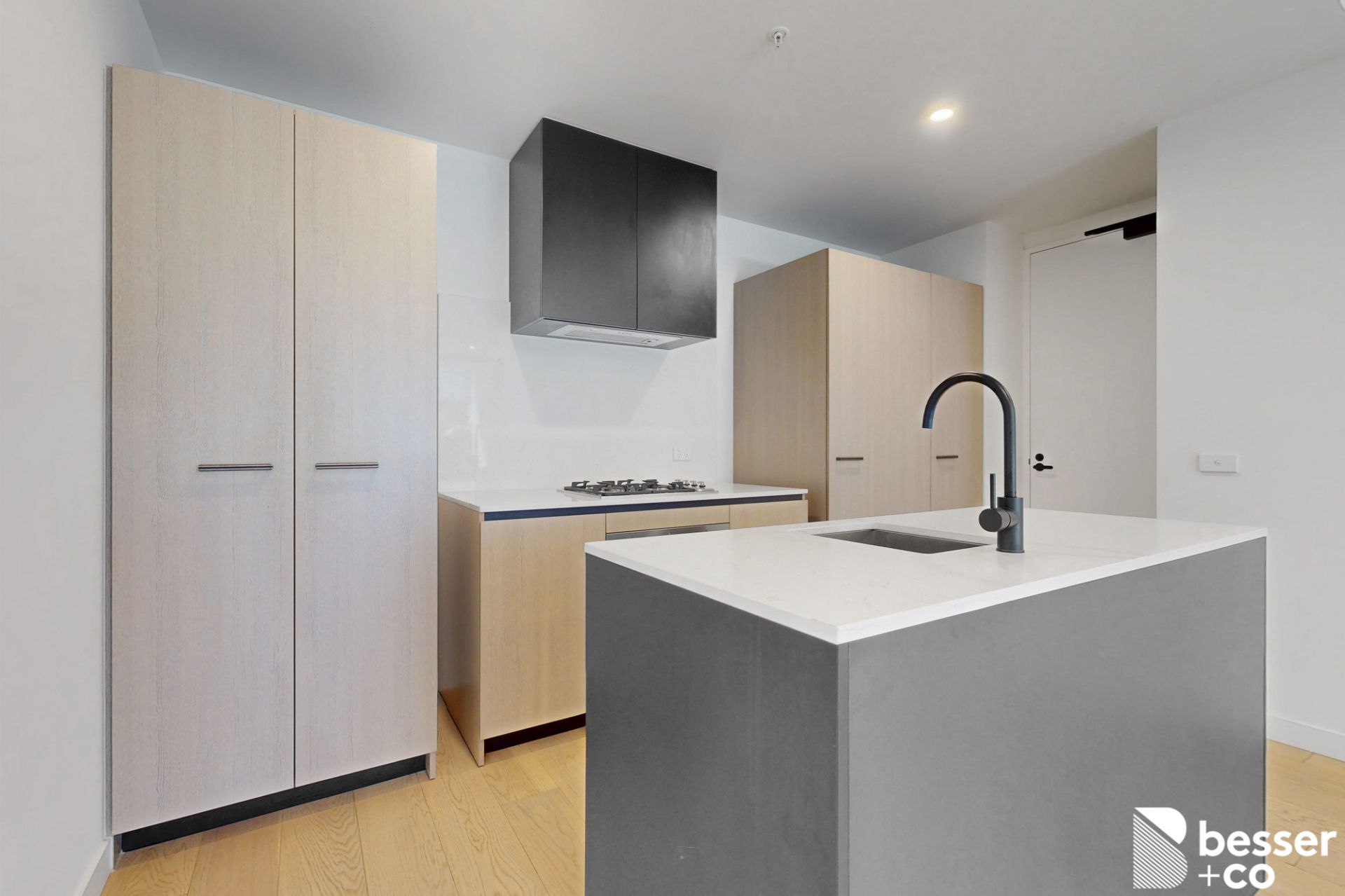 212/39 Park Street, South Melbourne - Thumbnail 2