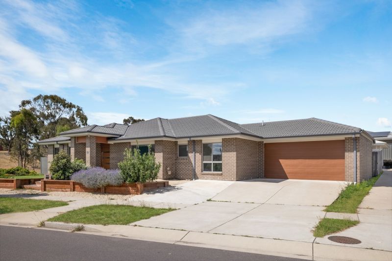 Real Estate For Lease 16 Bellhouse Crescent Moncrieff , ACT
