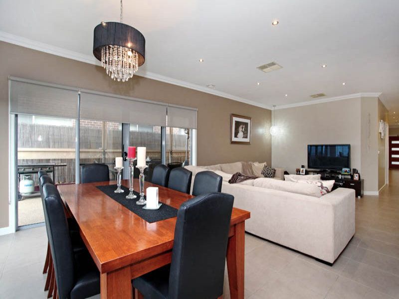 21 Lambertia Loop, Caroline Springs - Thumbnail 6