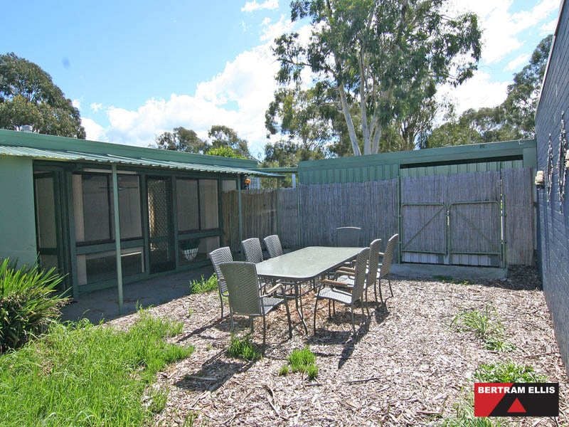 73 Chirnside Circuit, Kambah - Thumbnail 2