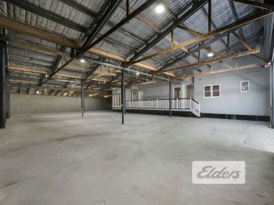 OFFICE/WAREHOUSE FREESTANDER WITH MAJOR EXPOSURE!
