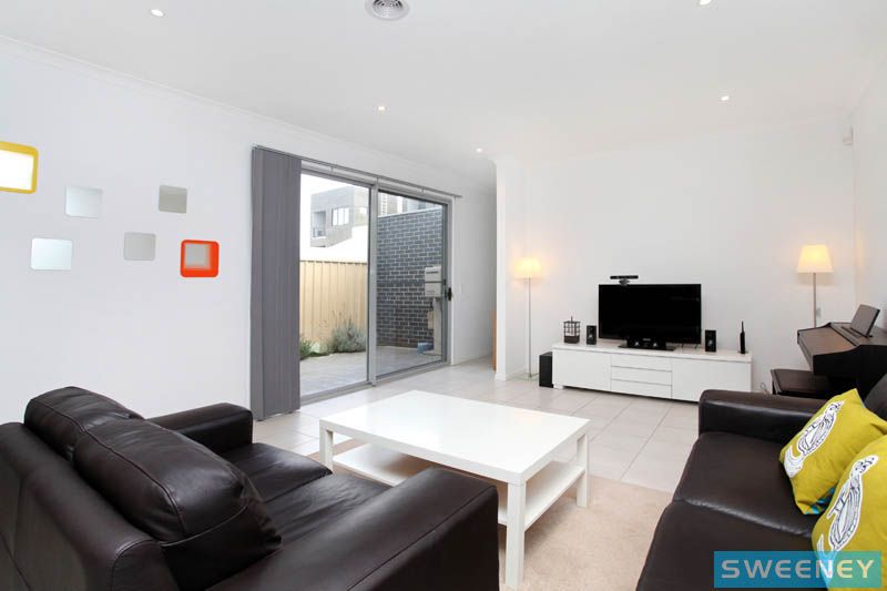 44 Broadway, Caroline Springs - Thumbnail 6
