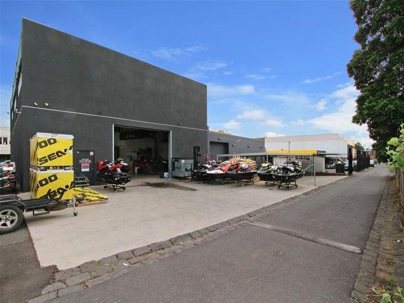 Outstanding Building in an Stand-Out Location