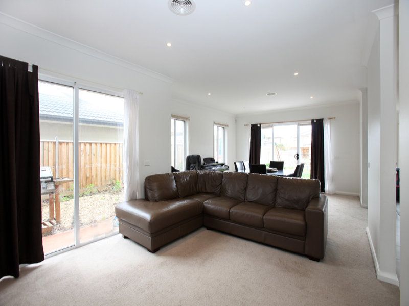 19 Montclair Street, Sanctuary Lakes - Thumbnail 5
