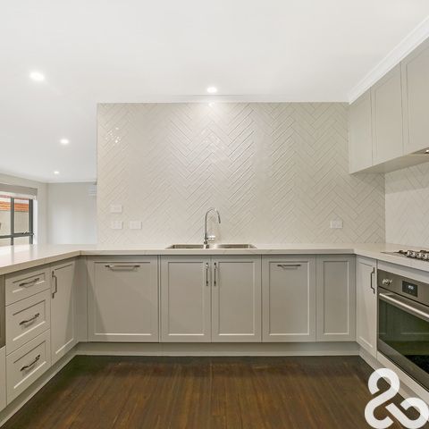 **Executive Family Luxury Living in Ivanhoe**