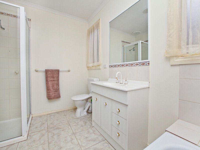 5 Blenheim Way, Caroline Springs - Thumbnail 7