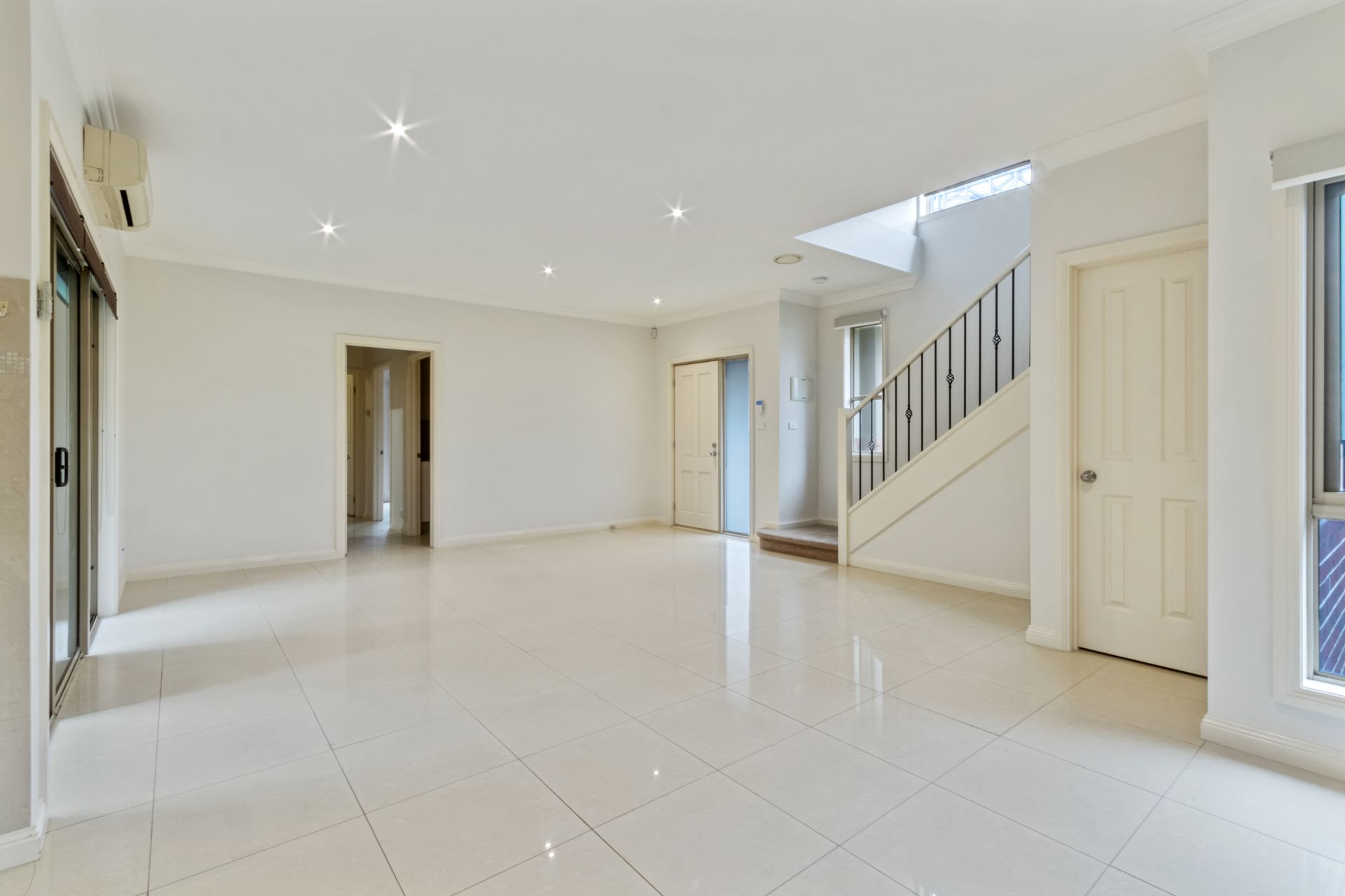 FANTASTIC THREE BEDROOM TOWNHOUSE!