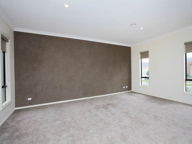 28 Hunts Cross Way, Caroline Springs - Thumbnail 5