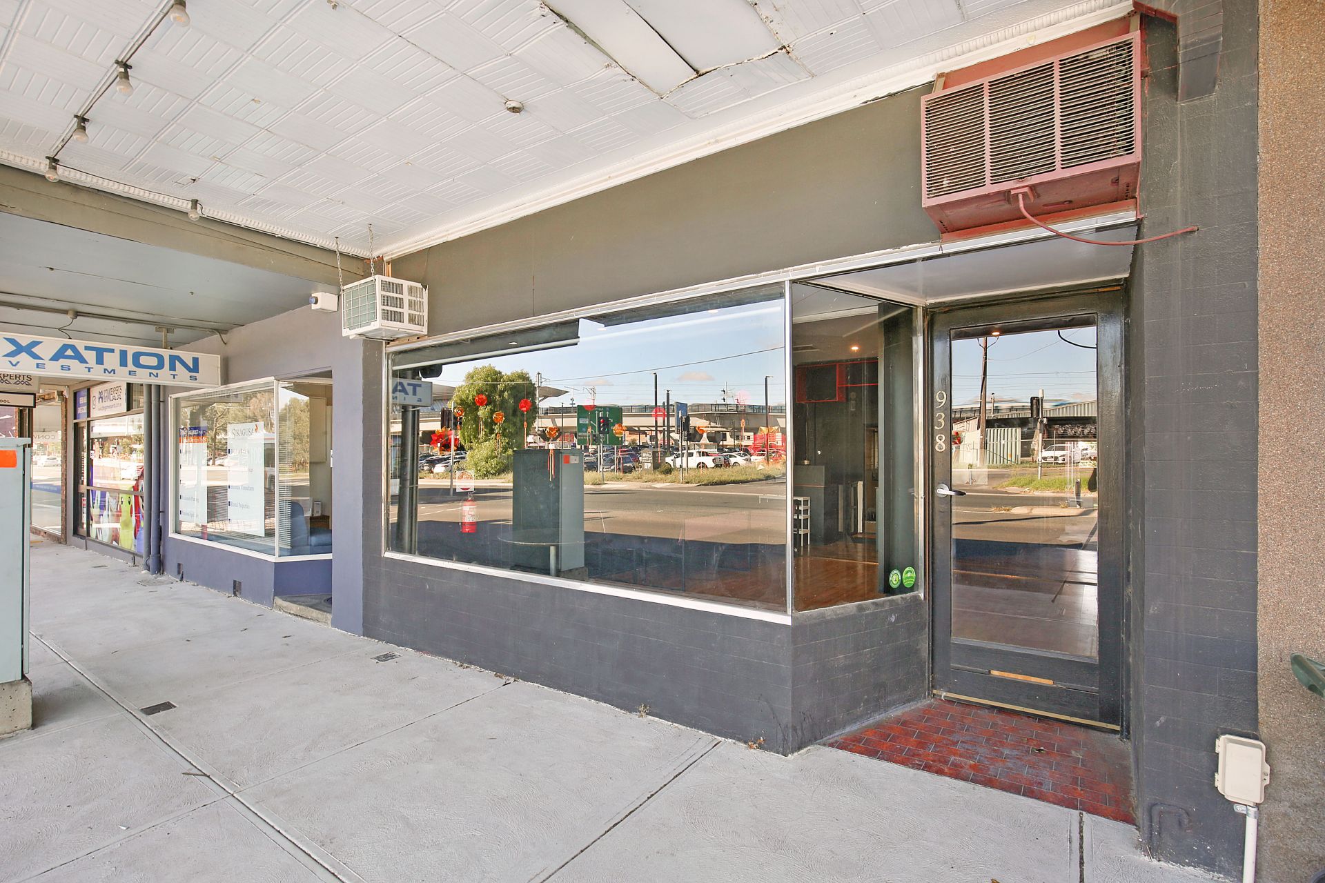 WELL PRICED AND POSITIONED SHOP