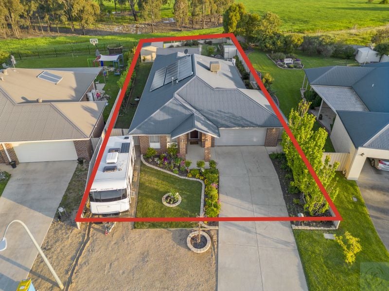 13 Nugget Fuller Drive, Tocumwal Kerr Real Estate