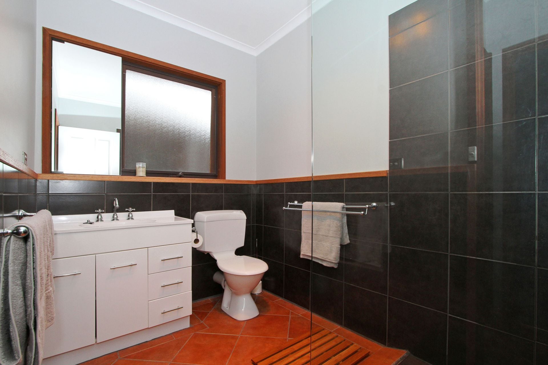 IDEALLY SITUATED FAMILY HOME!