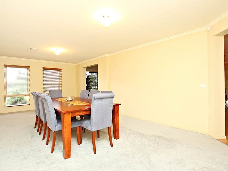 15 Franklin Place, Caroline Springs - Thumbnail 6