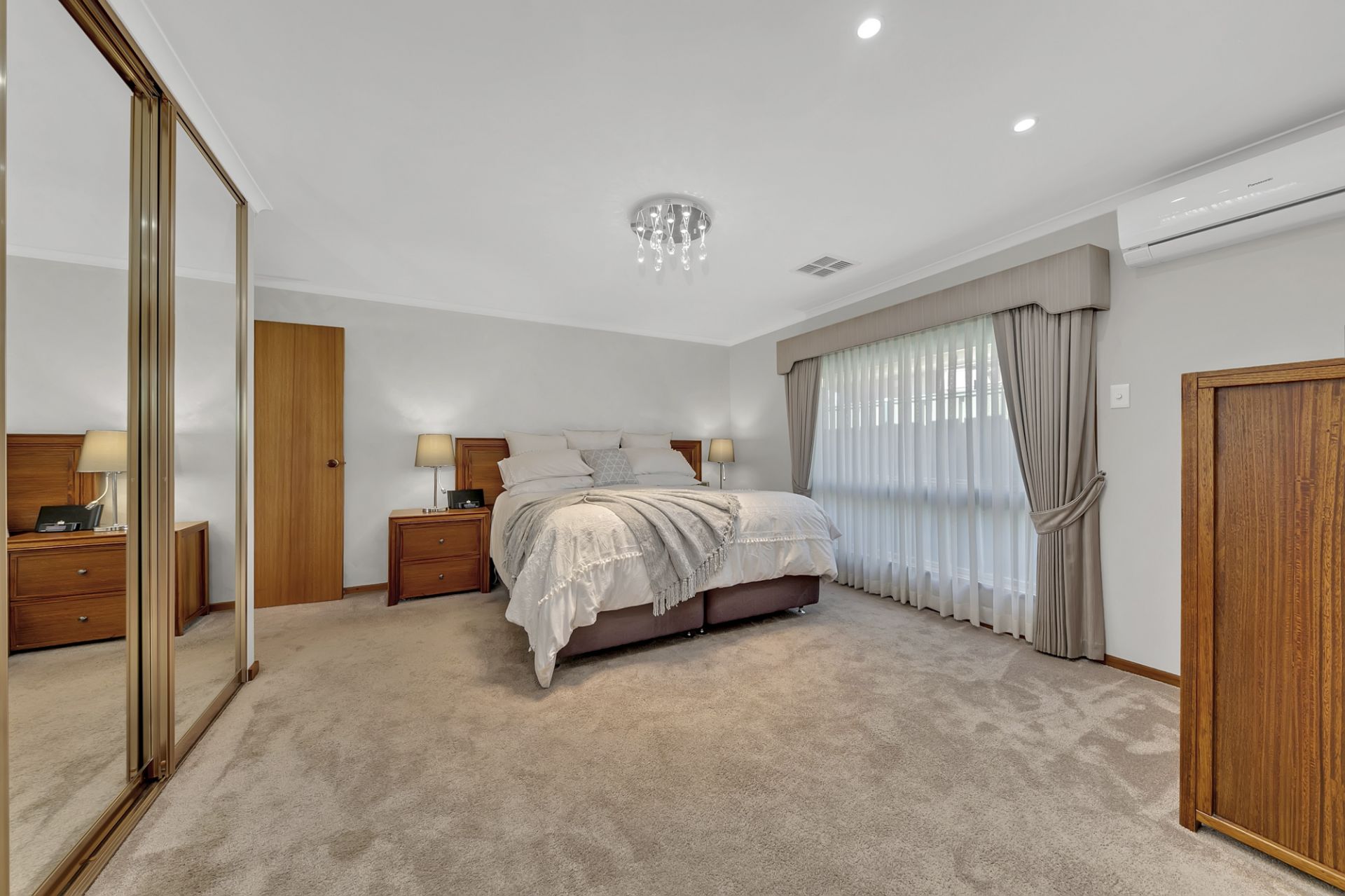 Effortless Living, Inspired Entertaining.        UNDER CONTRACT
