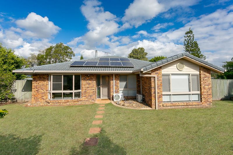 EXECUTIVE FAMILY HOME WITH HUGE YARD AND SIDE ACCESS