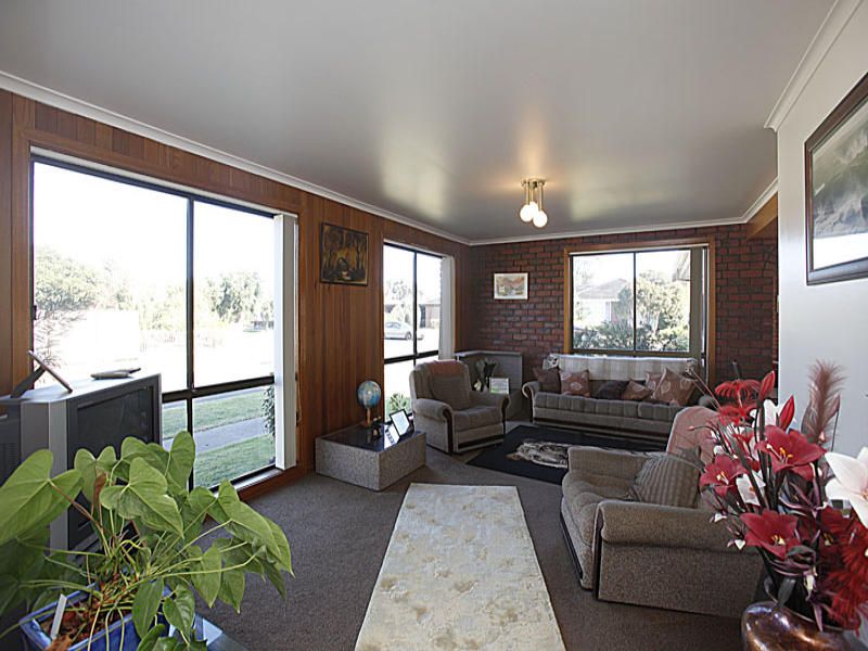 1 Alma Doepel Drive, Altona Meadows - Thumbnail 4